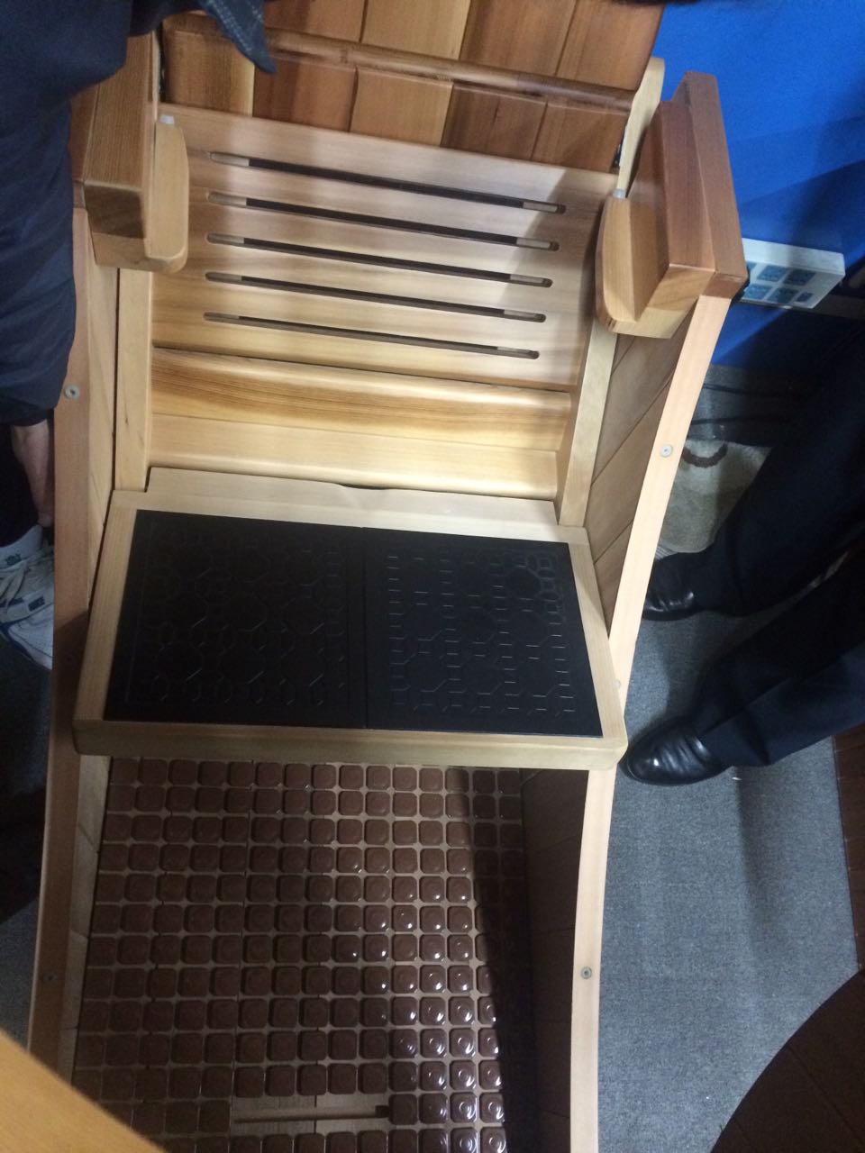 Half-length sauna box